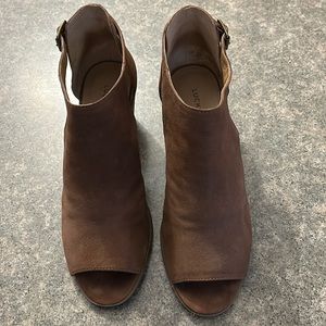 Lucky Brand size 10 peep toe sandals